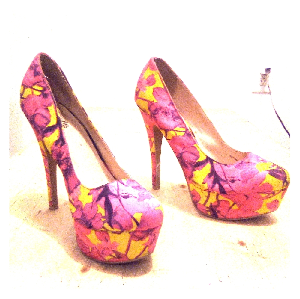 Charlotte Russe  hott pink/ylw staletoes